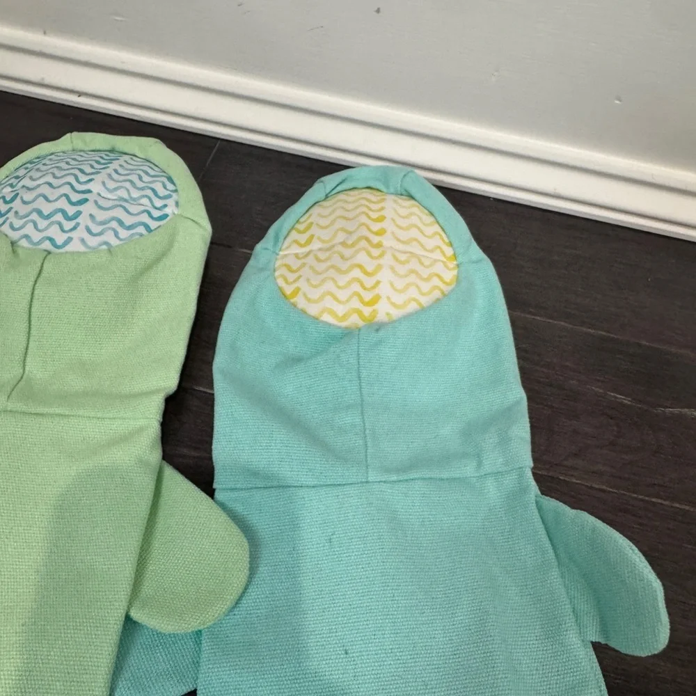 NWOT Lovevery Green Blue Plush Interchangable Emotions Hand Puppets - 6 EMOTIONS